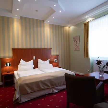 Und Restaurant Gutshaus Pensjonat 3*