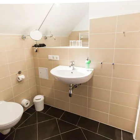 Pensionat Und Restaurant Gutshaus